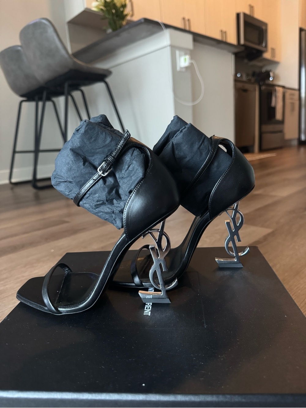 Saint Laurent Black Leather YSL Logo Heels - Picture 2 of 3
